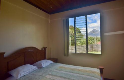 El Castillo House | Casa Amarilla, Volcano View, Walking Distance Town