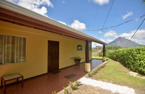 El Castillo House | Casa Amarilla, Volcano View, Walking Distance Town