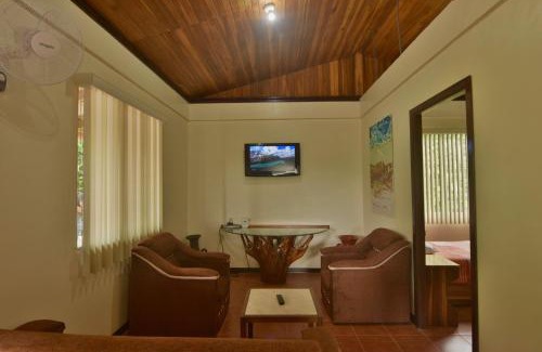 El Castillo House | Casa Amarilla, Volcano View, Walking Distance Town