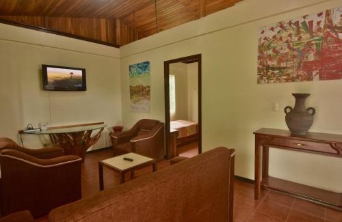 El Castillo House | Casa Amarilla, Volcano View, Walking Distance Town