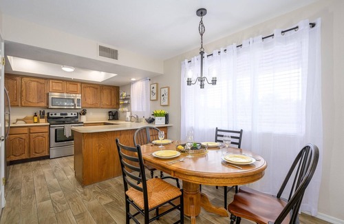 Paradise Valley Village Condo | CASA AMARILLO-Anasazi Village-Updated Top Floor Unit
