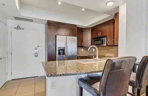 Vernon Condo | Casa Amigos: a beachfront resort 2bdrm condo w/heated pool, hot tub & BOAT SLIP