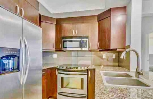 Vernon Condo | Casa Amigos: a beachfront resort 2bdrm condo w/heated pool, hot tub & BOAT SLIP
