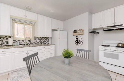 Little Italy Apartment | Casa Amore -2BR- FREE Driveway parking for 3 cars