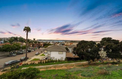 Little Italy Apartment | Casa Amore -2BR- FREE Driveway parking for 3 cars
