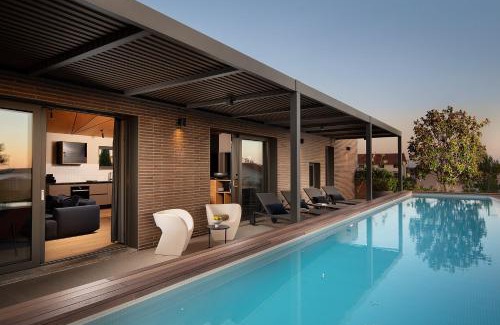 Fazana Villa | Casa Arbor Blanco in Fažana with heated pool, sauna & sea view only 500 meters from the beach
