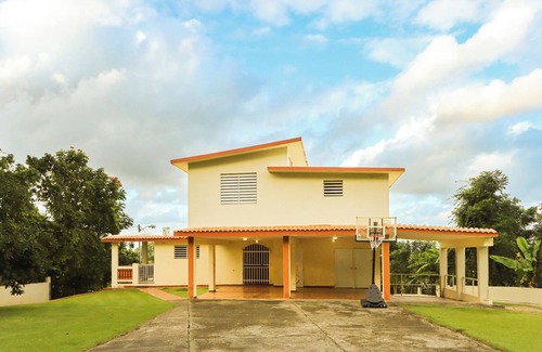 Sabana Hoyos House | Casa Arostegui - SpaciousnRetreat Near the Beach
