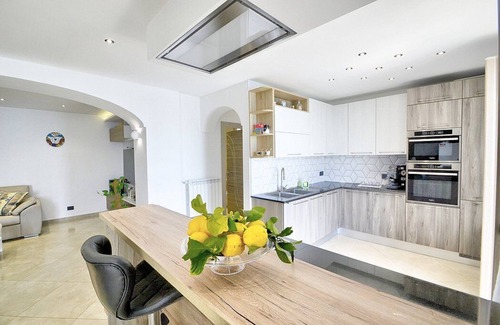 Conca dei Marini House | Casa Augia: A bright independent house which faces the sun and the sea, with Free WI-FI.