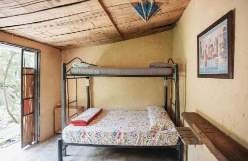Cocorna House | Casa Azúl, Refugio Natural Jacaranda