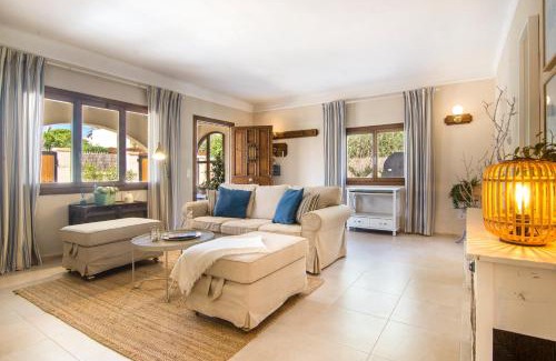 Cala Llombards House | Casa Azul Stylish beach house for 4 adults and 1 child in Cala Llombards