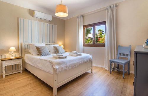 Cala Llombards House | Casa Azul Stylish beach house for 4 adults and 1 child in Cala Llombards
