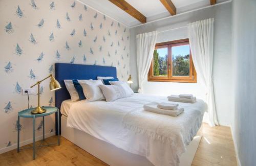 Cala Llombards House | Casa Azul Stylish beach house for 4 adults and 1 child in Cala Llombards