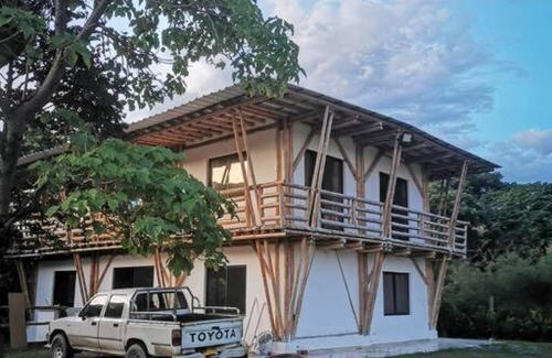 Sopetran House | Casa bambú con piscina cerca a santa fe