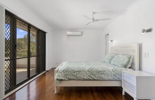 Banksia Beach House | Casa Banksia - Beachfront house with Pool
