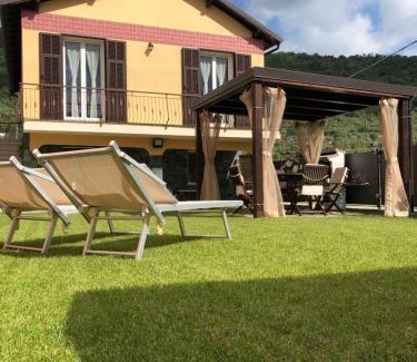 Caravonica House | Casa Bea con Piscina e giardino