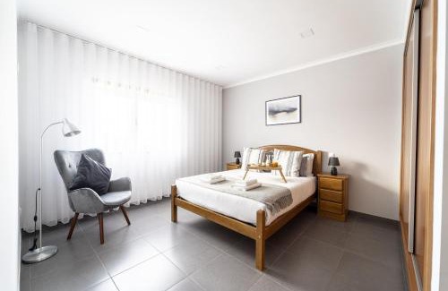 Castanheira House | Casa Belavista by House and People