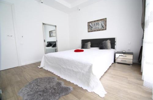 Stefanestii de Jos Apartment | Casa Bella