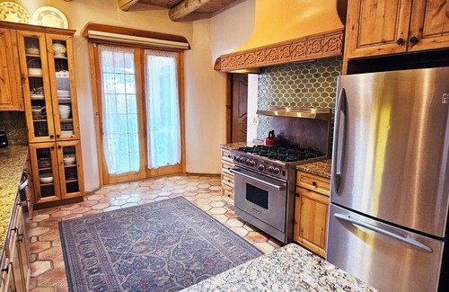 Arroyo Seco House | Casa Bella - VIEWS private yard stream gourmet kitchen high speed internet