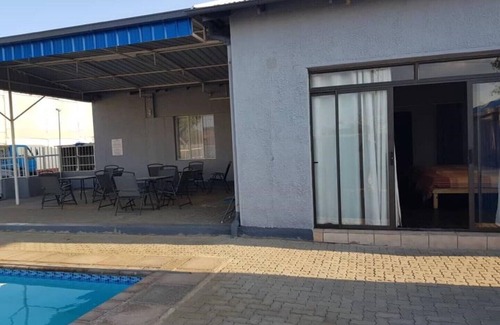 Windhoek West House | casa bem vindo Windhoek (9)