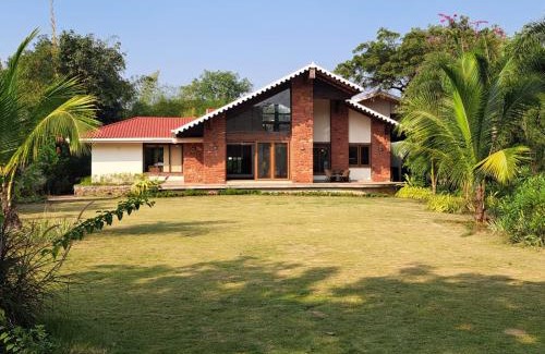 Awas Villa | Casa Blanca 3bhk w/pool near Mandwa, Alibaug