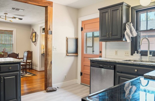Canyon House | Casa Blanca: A Warm & Welcoming Texas Retreat