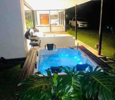 Copacabana Villa | Casa Blanca Cabaña de lujo rodeada de naturaleza