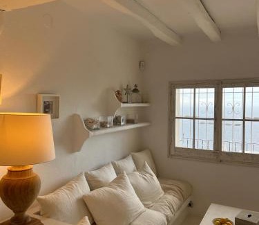 Aiguablava House | Casa blanca de Begur con vistas al mar y piscina