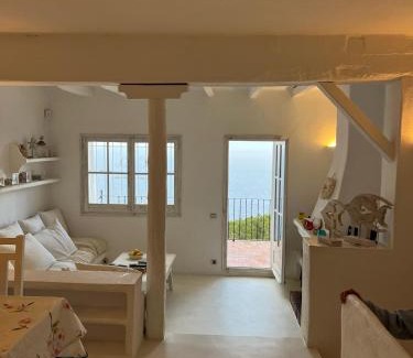 Aiguablava House | Casa blanca de Begur con vistas al mar y piscina
