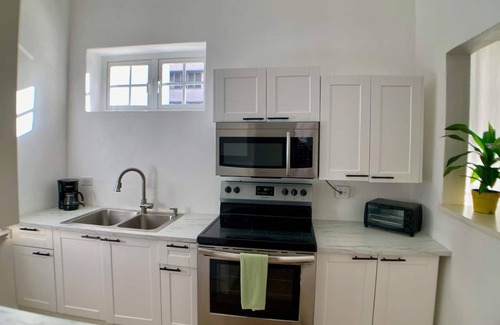 Miramar House | Casa Blanca in the Heart of Miramar