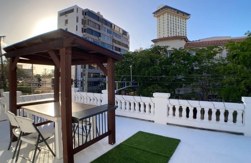 Miramar House | Casa Blanca in the Heart of Miramar