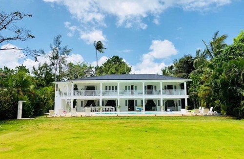 El Limon Villa | Casa Blanca Luxury Staffed Beach Villa with Sea View
