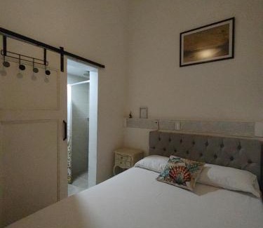 San Antonio House | Casa Blanca San Antonio Hostal Boutique