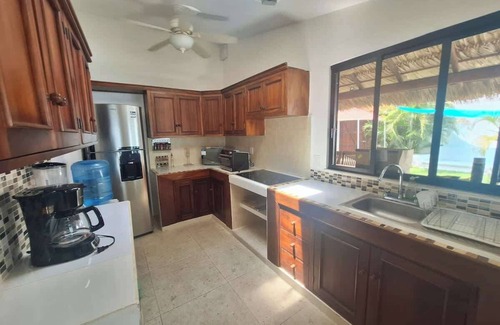 R House | CASA BUGAMBILIA SANTA CRUZ -nPrivate 4 bdrm house with giant pool-walk to beach!