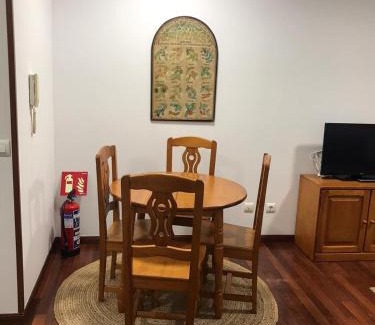 Comillas City Center Apartment | Casa Buganvilla. Apartamento con jardín, a 100 metros del centro.