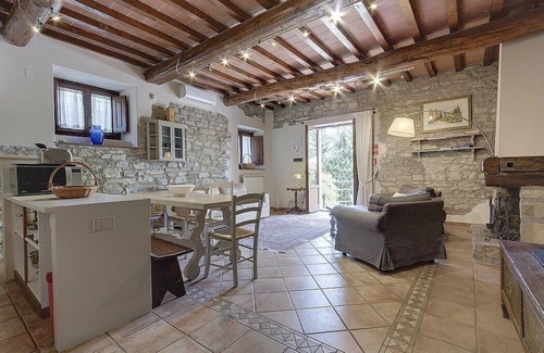 Pontassieve House | Casa Camomilla D: A characteristic and welcoming one-story independent house surrounded by meadows and by green hills, with Free WI-FI.