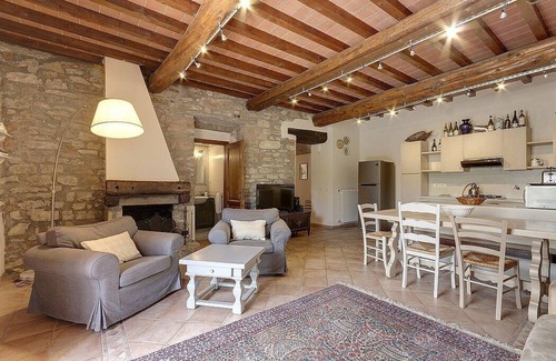 Pontassieve House | Casa Camomilla D: A characteristic and welcoming one-story independent house surrounded by meadows and by green hills, with Free WI-FI.