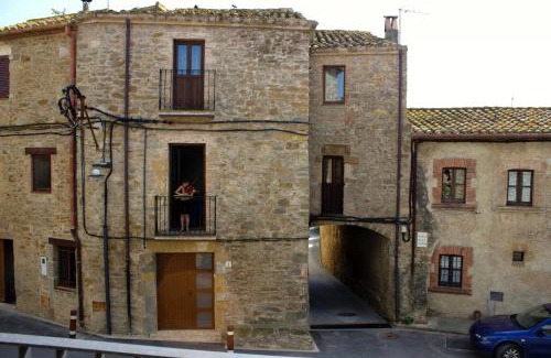 Ullastret House | Casa Carina