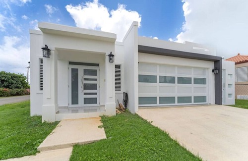 Aguacate House | Casa Catalina- 3 bdr house in Aguadilla