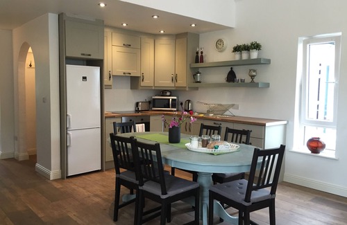 Ennis Cottage | Casa Ceol - tranquil country setting by Ennis