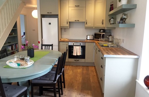 Ennis Cottage | Casa Ceol - tranquil country setting by Ennis