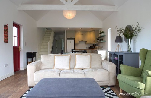 Ennis Cottage | Casa Ceol - tranquil country setting by Ennis