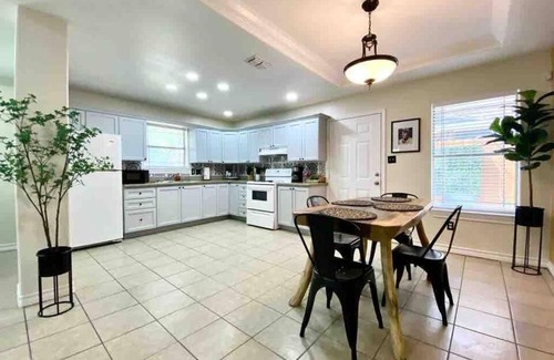 Pharr Apartment | Casa Chespirito w/ King-size Bed