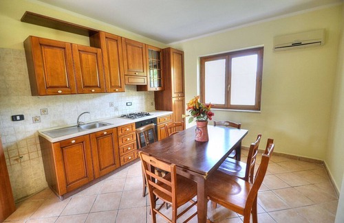 Ascea House | Casa Clelia B: A cozy and welcoming apartment surrounded by the greenery.