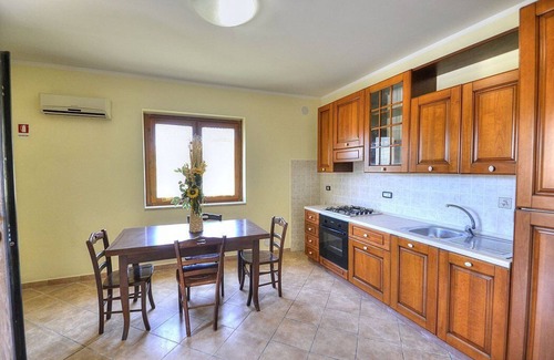 Ascea House | Casa Clelia E: A welcoming apartment surrounded by the greenery.