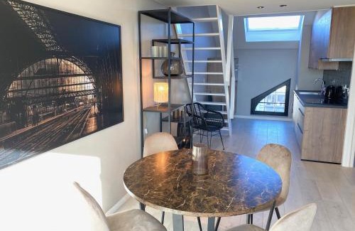 Stationsbuurt Noord Apartment | Casa Clementina - Luxury Penthouse with Airconditioning and Private Terrace