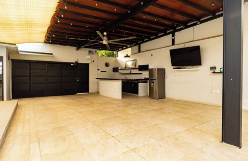 Colima House | Casa Colima 1822 Bed (King Size, Heated Pool)