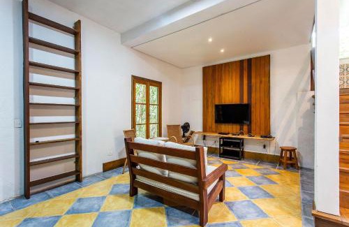 Cidade Jardim Tom House | Casa com área gourmet em condomínio perto da praia
