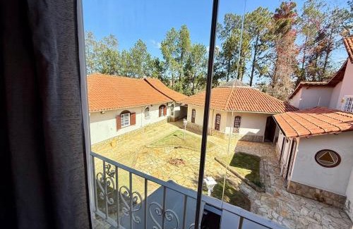 Vale dos Pinheiros House | Casa com 3 suítes em bairro nobre