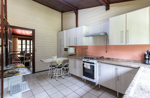 Mairipora House | Casa com piscina, churrasqueira, Wi-Fi e garagem