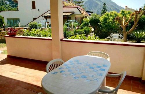 Piraino House | Casa con Giardino e Terrazzo vicino al Mare